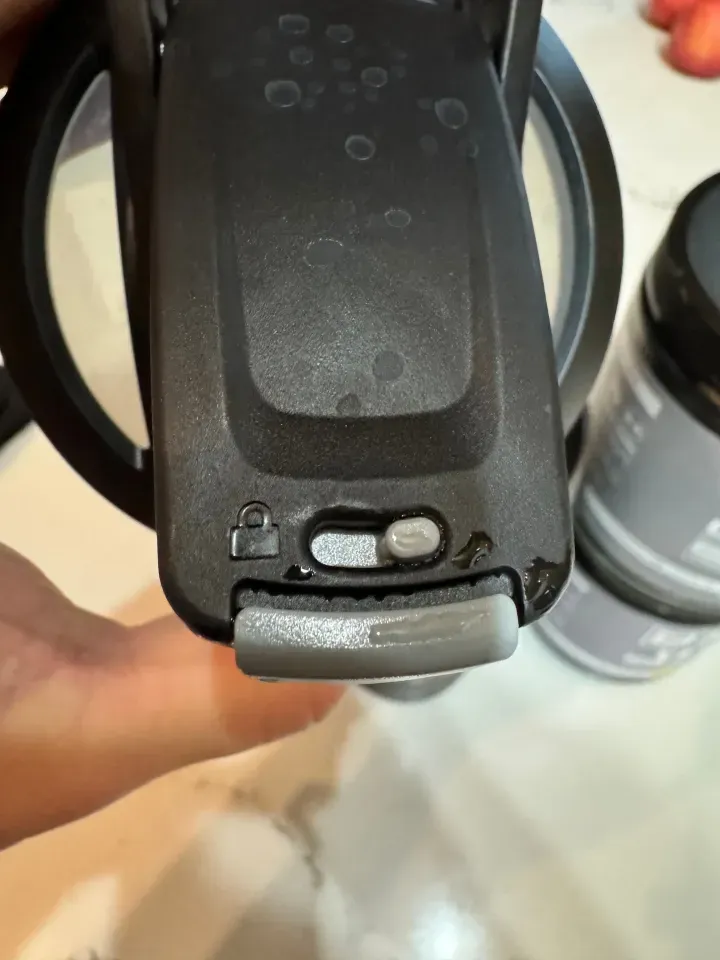 ...a locking mechanism, which is helpful when transportin...