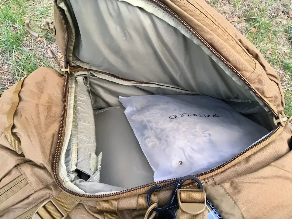 This is the bottom cargo pocket. I normally keep my ghill...