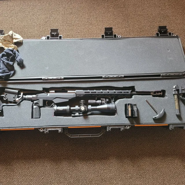 -I use this optics for long range hunting applications.
-...